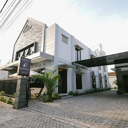 Urbanview B Syariah Lumajang By Reddoorz Hotell Exteriör bild