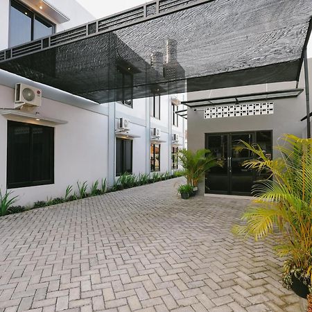Urbanview B Syariah Lumajang By Reddoorz Hotell Exteriör bild