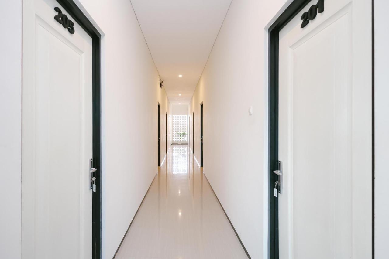 Urbanview B Syariah Lumajang By Reddoorz Hotell Exteriör bild
