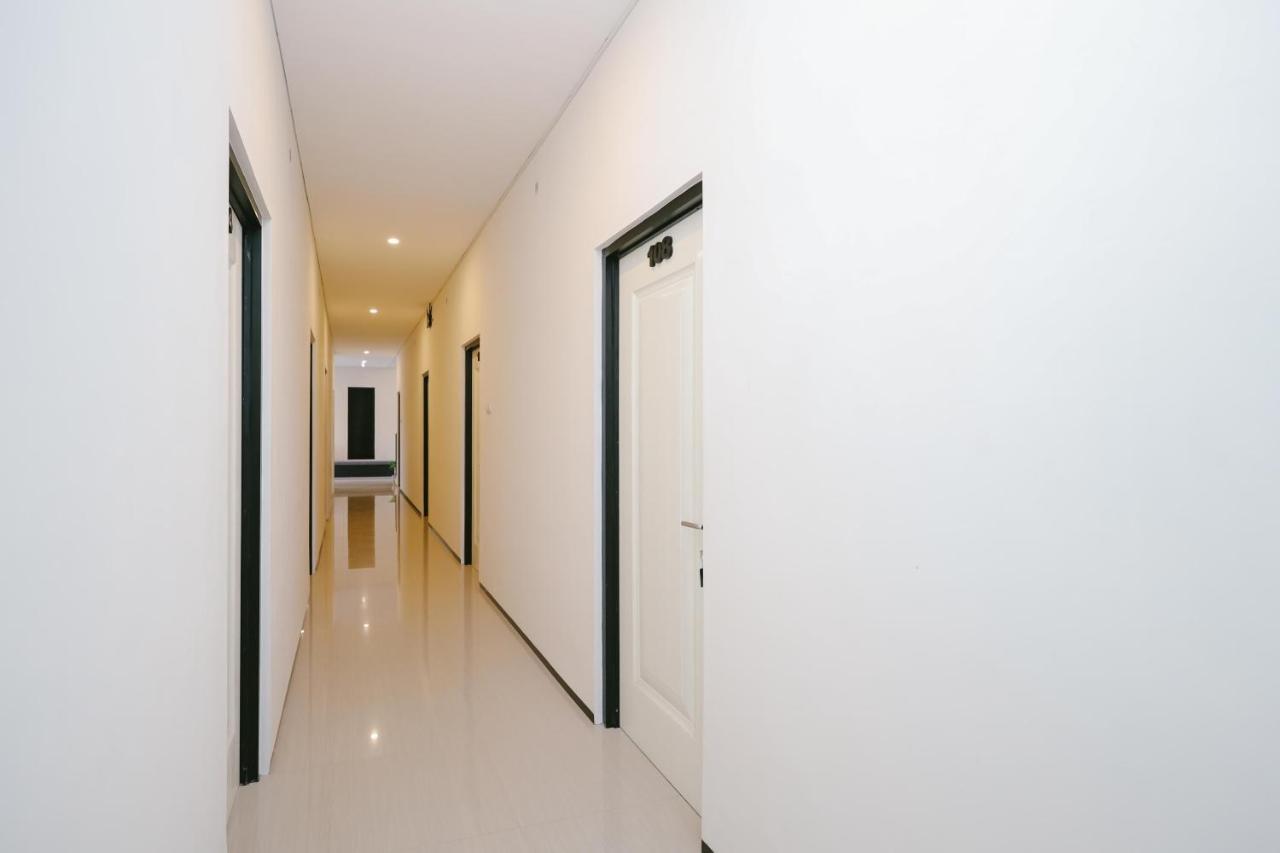 Urbanview B Syariah Lumajang By Reddoorz Hotell Exteriör bild