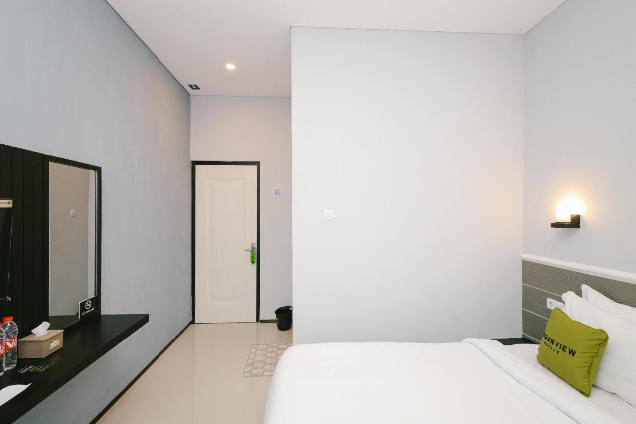 Urbanview B Syariah Lumajang By Reddoorz Hotell Exteriör bild