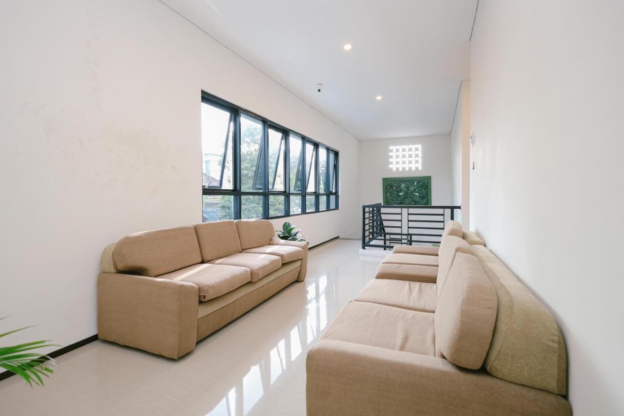 Urbanview B Syariah Lumajang By Reddoorz Hotell Exteriör bild