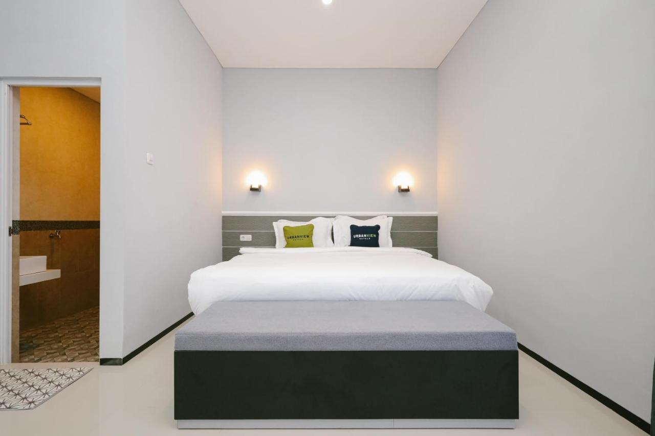 Urbanview B Syariah Lumajang By Reddoorz Hotell Exteriör bild
