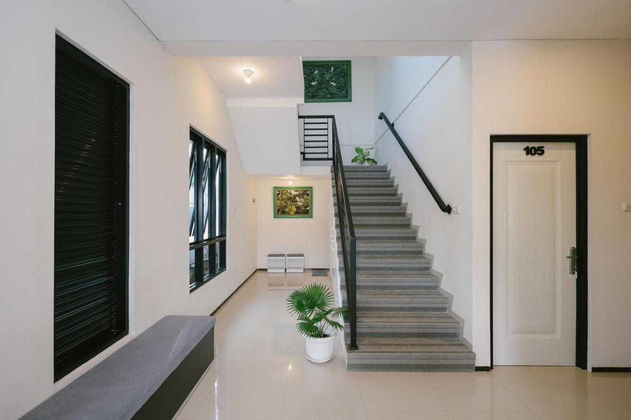 Urbanview B Syariah Lumajang By Reddoorz Hotell Exteriör bild