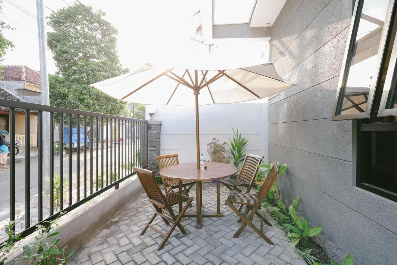 Urbanview B Syariah Lumajang By Reddoorz Hotell Exteriör bild