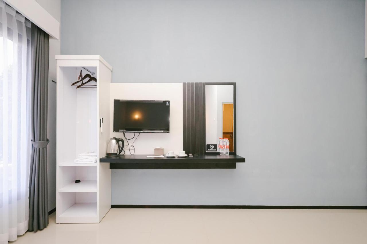 Urbanview B Syariah Lumajang By Reddoorz Hotell Exteriör bild