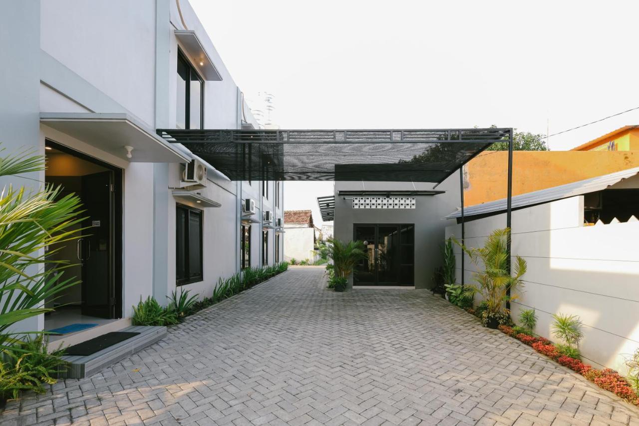 Urbanview B Syariah Lumajang By Reddoorz Hotell Exteriör bild