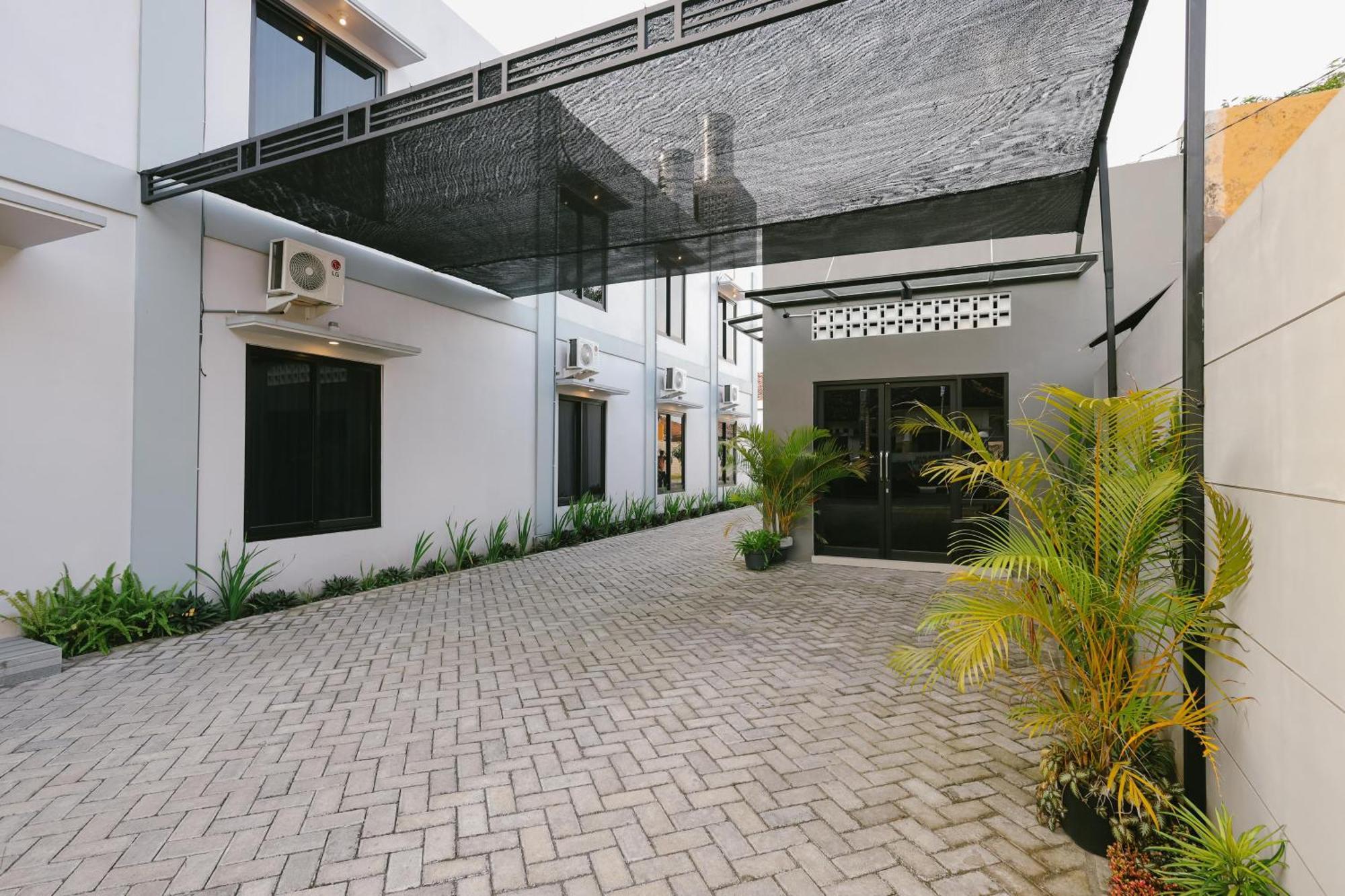 Urbanview B Syariah Lumajang By Reddoorz Hotell Exteriör bild